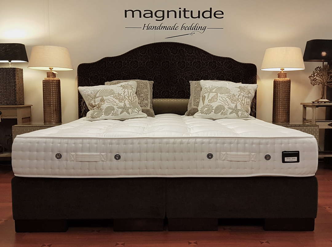Magnitude Bruin Klassiek Mocca Boxspring @ Meysen Slaapcomfort Bedtextiel Boxsprings Bedden Matrassen Dekbedden en Hoofdkussens